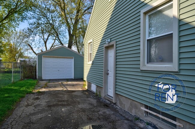 Building Photo - 2418 Nebraska Ave