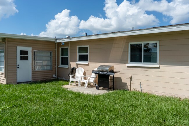 Building Photo - 526 Sheridan Dr