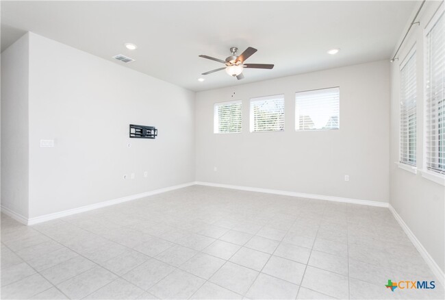 Building Photo - 121 Lafitte Dr