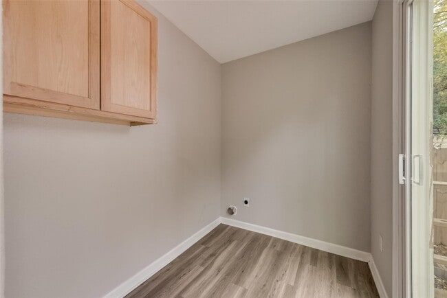 Building Photo - 2711 Avon St