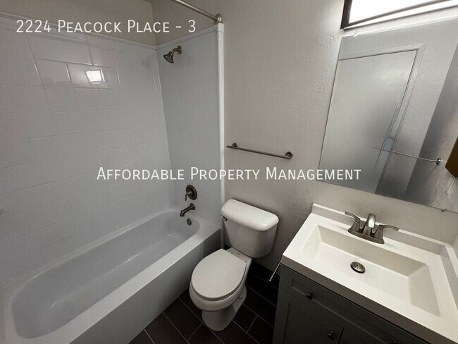 Building Photo - 2224 Peacock Pl