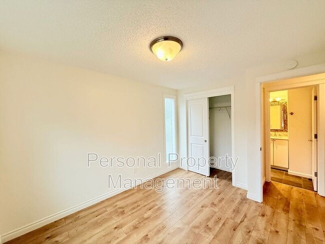 Building Photo - 5413 NE 34th St