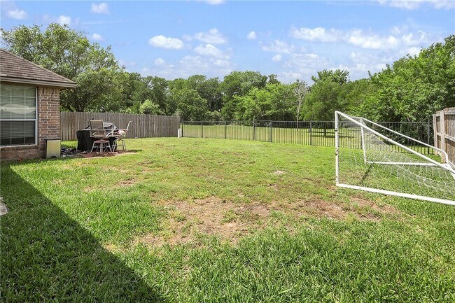 Building Photo - 335 Robelmont Dr