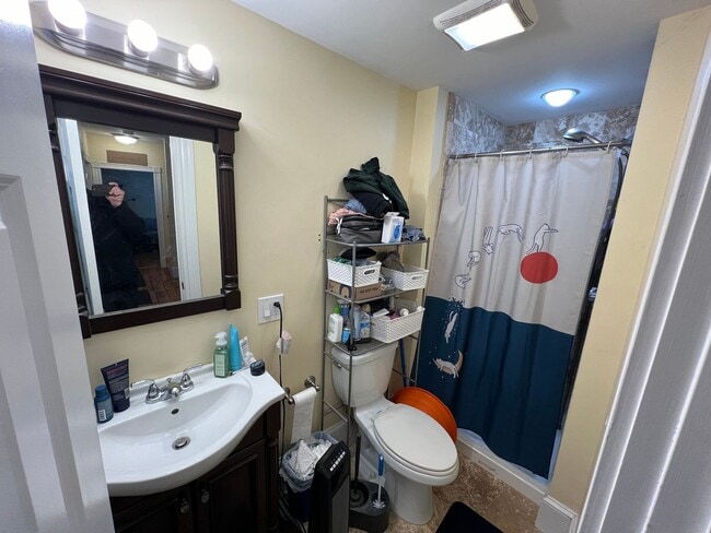 Building Photo - Porter Sq. Location. Renovated Unit, Steps...
