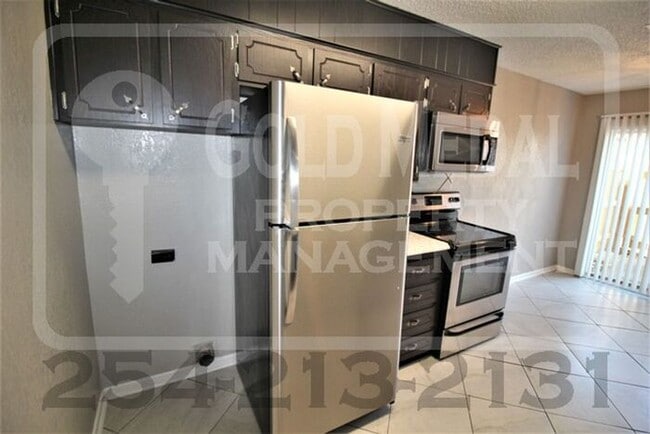 Building Photo - A charming 2-bedroom, 1.5-bathroom townhome now available for rent!