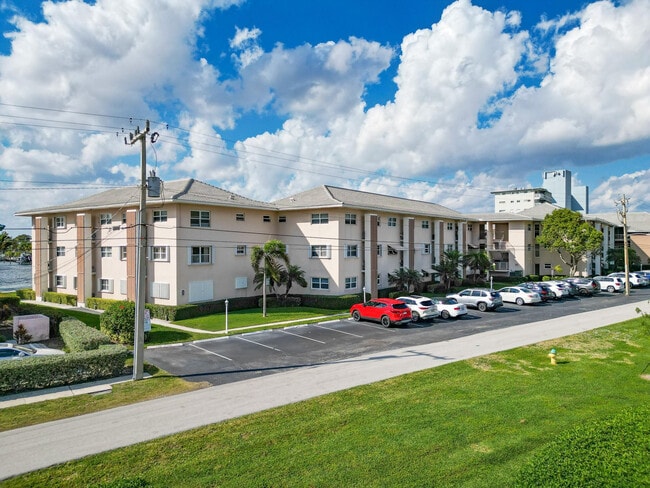 Building Photo - 745 SE 19th Ave