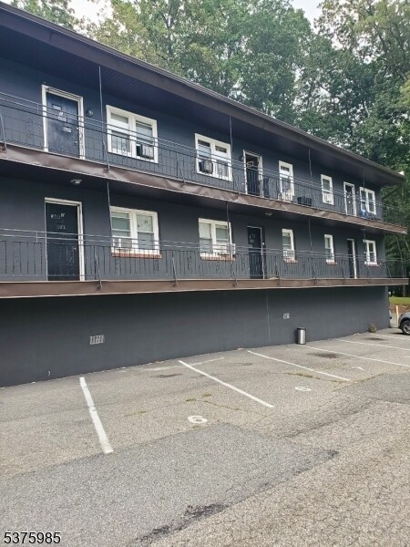 Building Photo - 60 Star Lake Rd