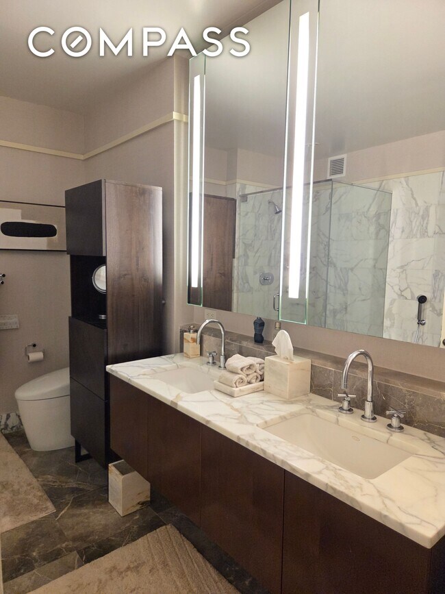 Building Photo - 80 Columbus Cir