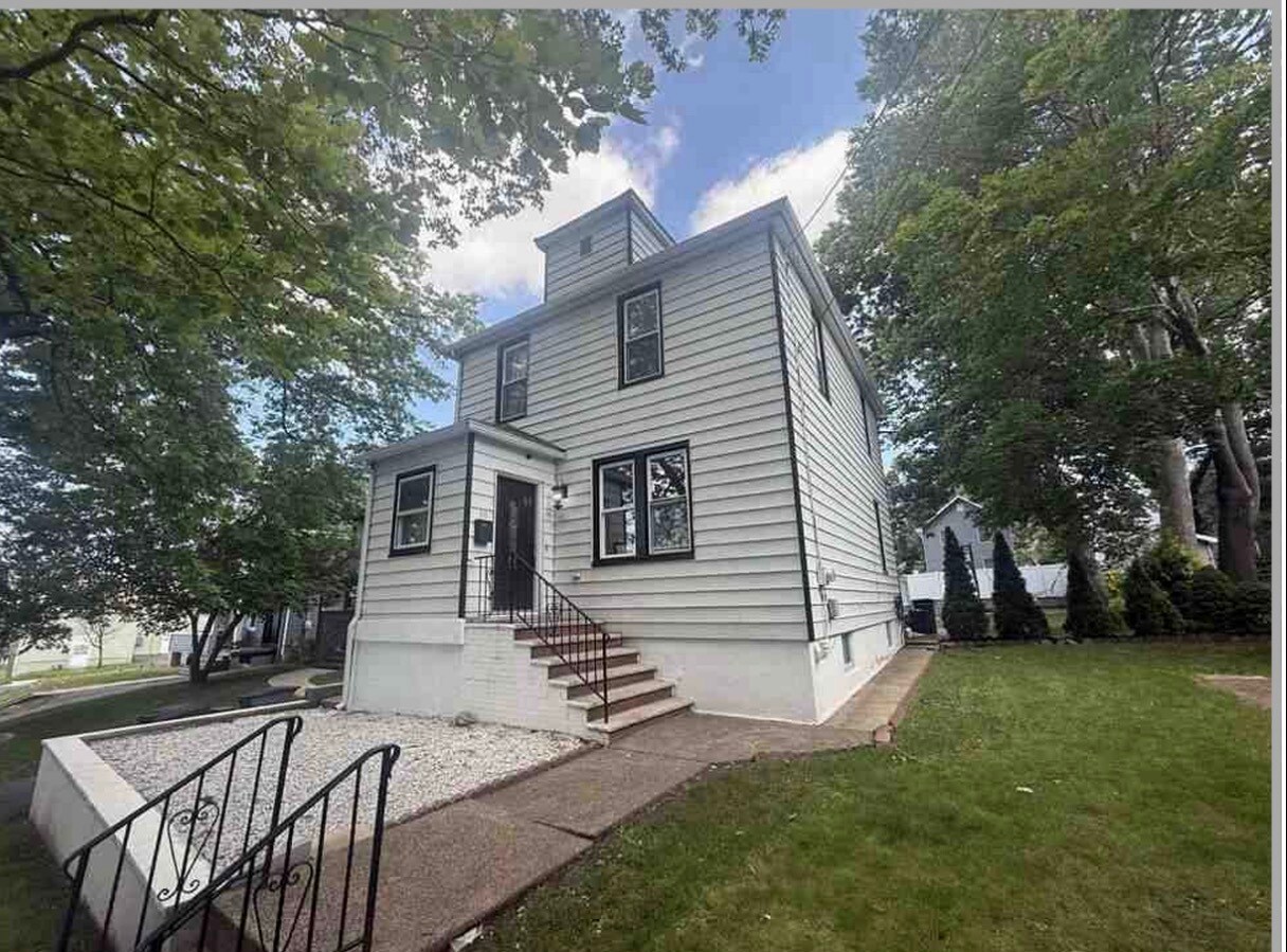 Building Photo - 30 Park St