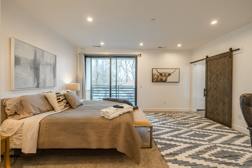 Building Photo - 2595 S 700 E