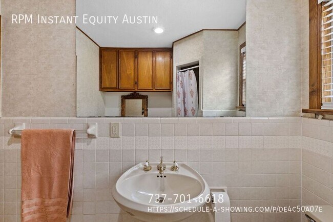 Building Photo - 1013 E 38th 1/2 St
