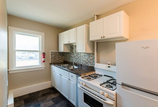 Building Photo - 423 4th Ave SE