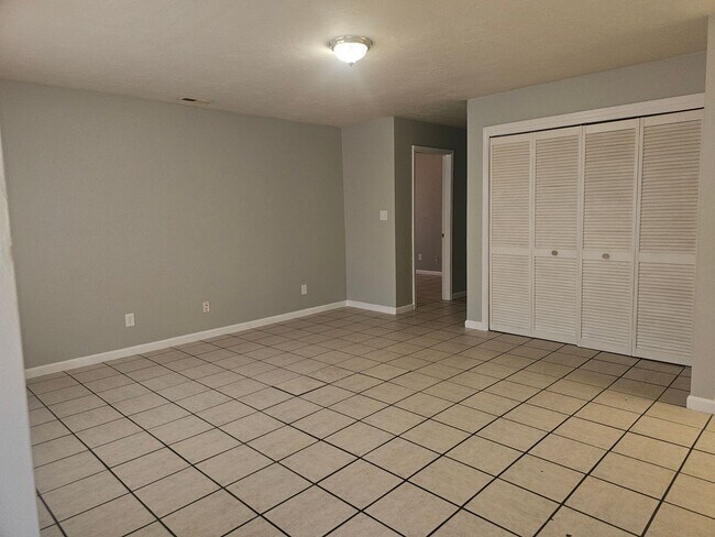 Building Photo - 1602 Chase St