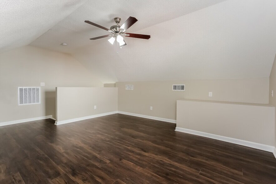 Building Photo - 3812 Round Rock Dr