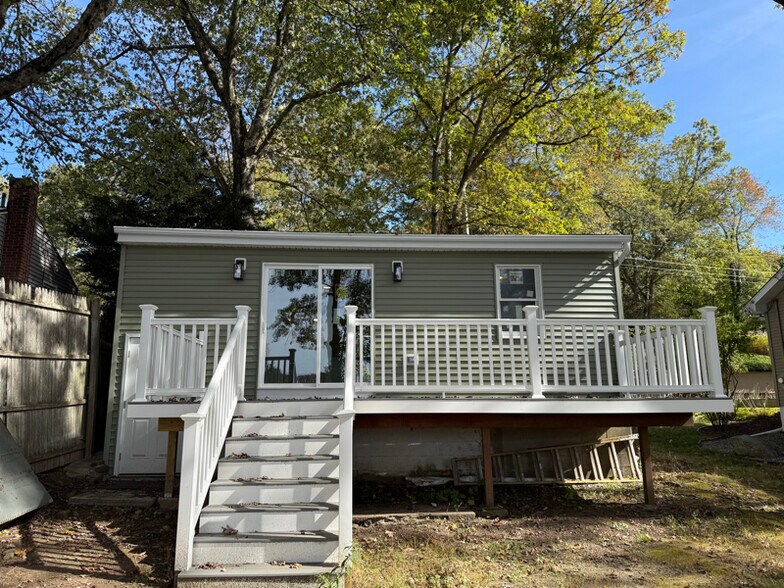 Building Photo - 42 Eastview Rd