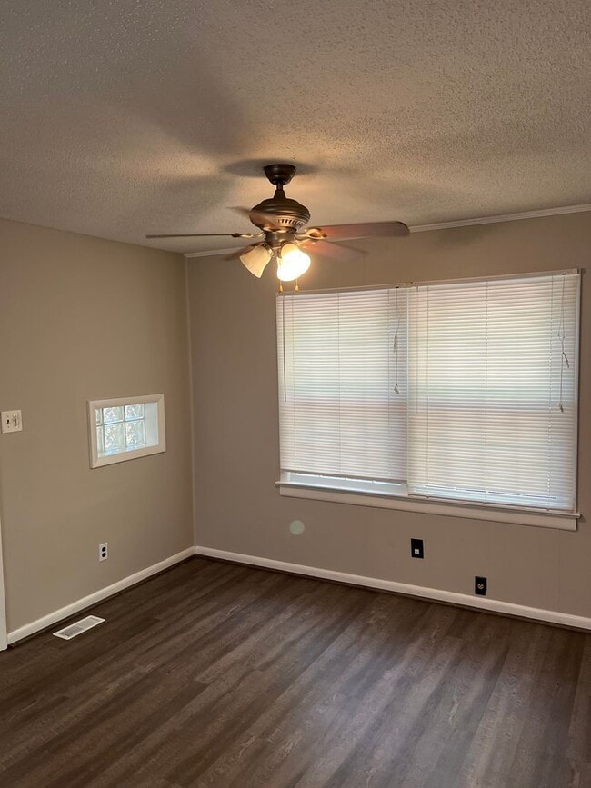 Building Photo - Renovated 3 Bedroom Ranch in Raleigh, Avai...