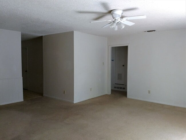 Building Photo - 1104 Cummings Ave