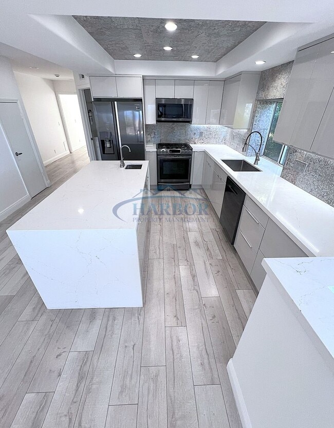 Building Photo - 3507 S Kerckhoff Ave