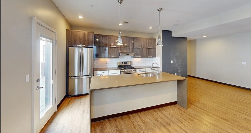 Building Photo - 16 Preble St