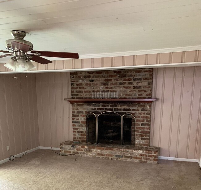 Building Photo - Kensington Park