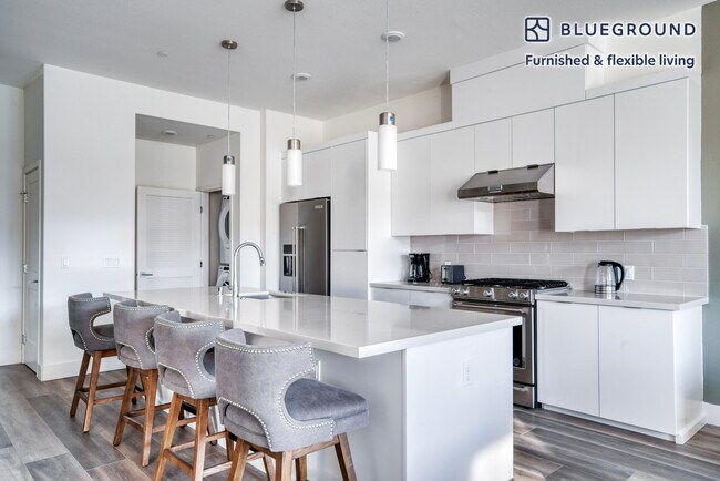 Building Photo - 3578 Rambla Pl
