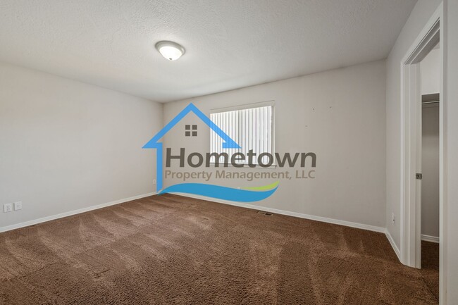 Building Photo - 3 Bedroom, 2 Bathroom Home, with Attached ...