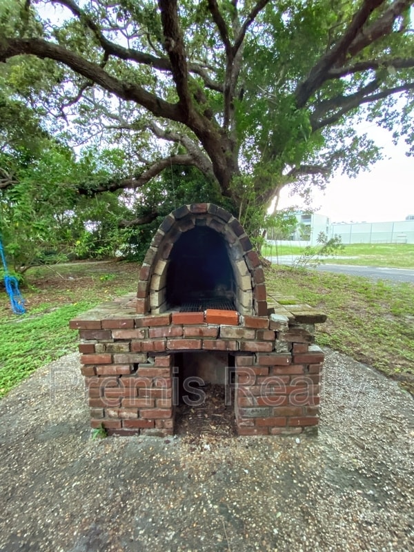Building Photo - 2686 Sunset Dr