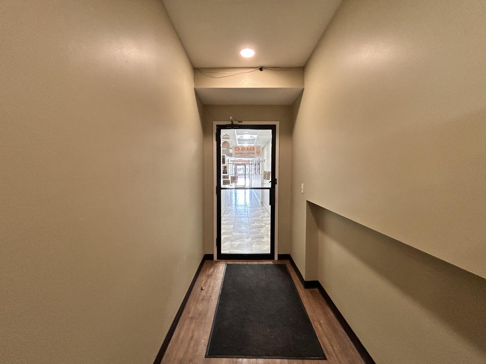 Building Photo - 4956 W Irving Park Rd