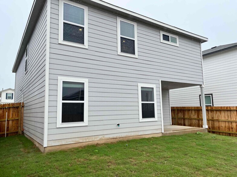 Building Photo - 13708 Grapeland Gap
