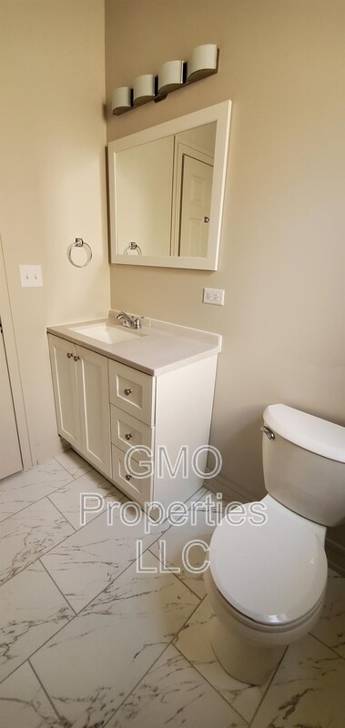 Building Photo - 822 S Karlov Ave