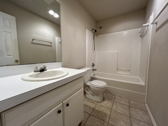 Building Photo - Beautiful House Located On Cul-De-Sac & Down The Street From Park!