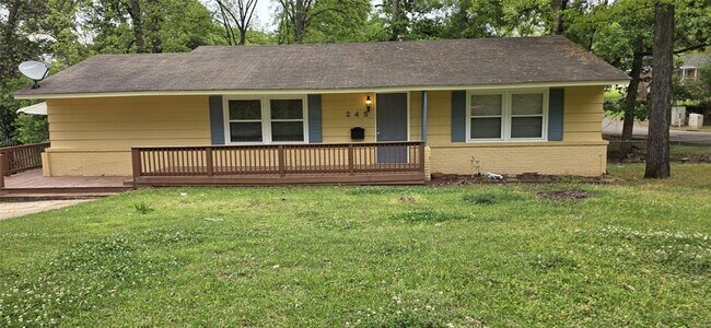 Building Photo - 245 Forest Hills Dr