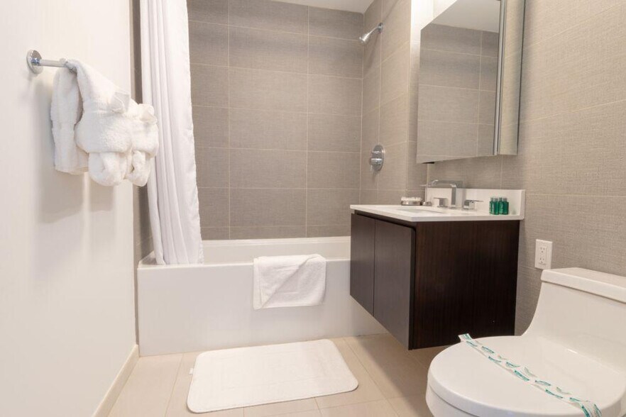 Building Photo - 232 7th Ave