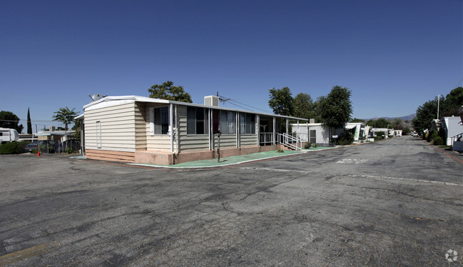 Building Photo - Holiday Mobile Rancho