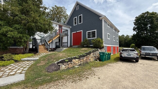 Building Photo - 597 Portland St