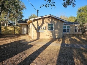 Building Photo - 105 Ila St