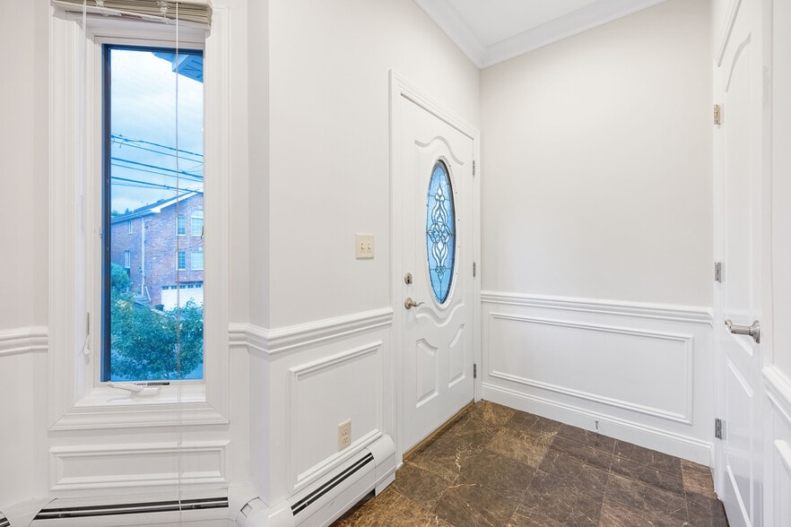 Building Photo - 258 4th St
