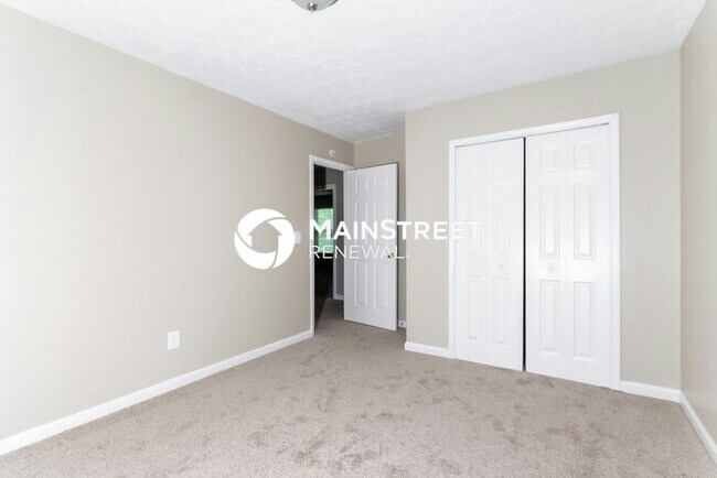 Building Photo - 4 Bedroom Pet-Friendly Home in Hampton, GA with Main Street Renewal