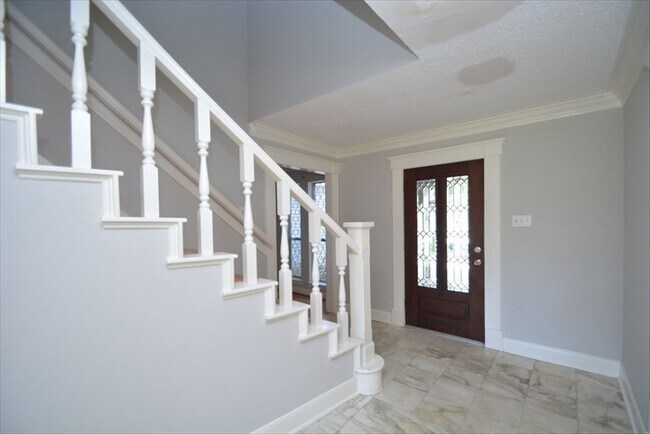 Building Photo - 538 Longview Dr