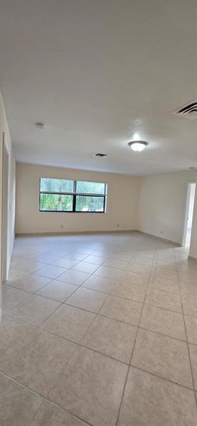 Building Photo - 105 S Riverside Dr