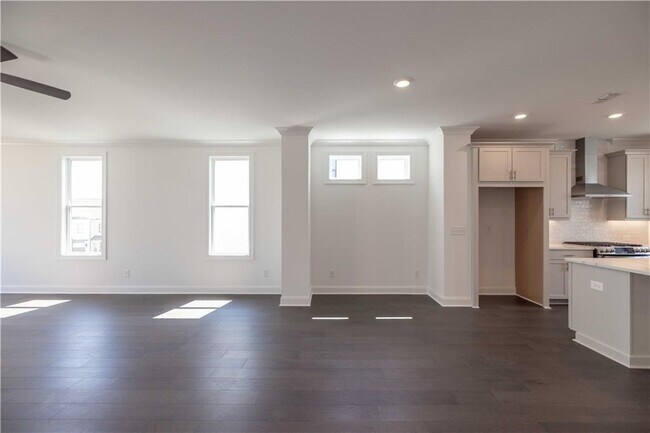 Building Photo - 530 Healy Dr