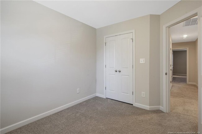 Building Photo - 393 Hicks Ave