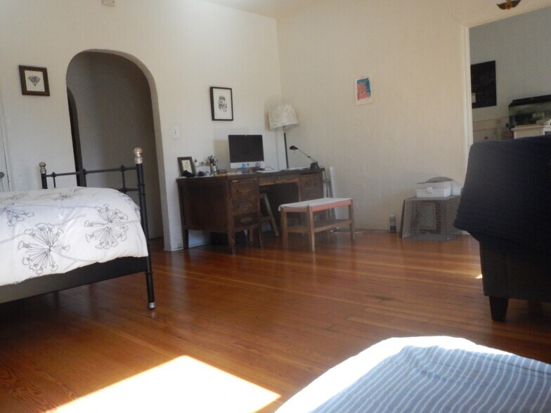 large single - 1201 N Orange Grove Ave
