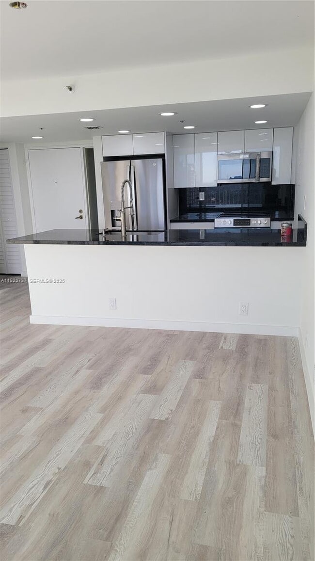 Building Photo - 7601 E Treasure Dr