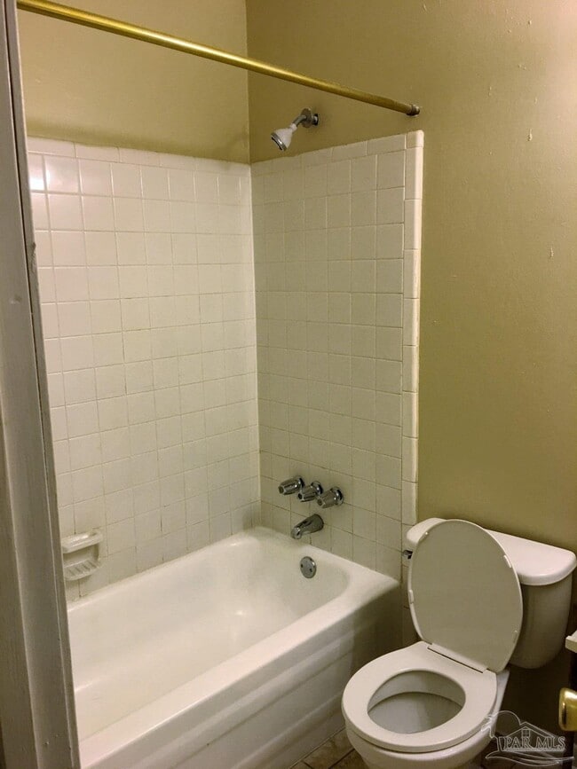 Building Photo - 1028 Woodbury Pl