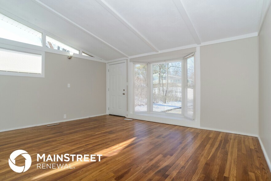 Building Photo - 5811 N Highland Ave
