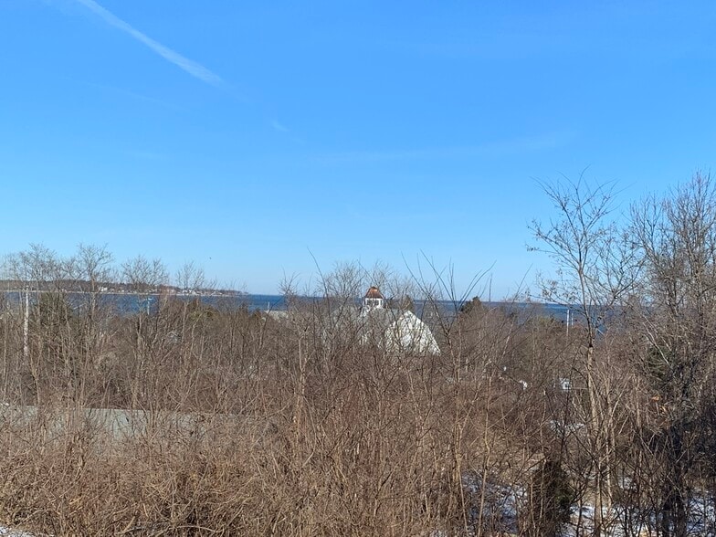 Peek a boo view - 5 Cordage St