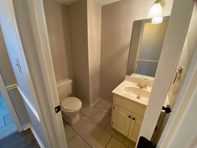 Building Photo - 2BD / 2.5BA FOR RENT