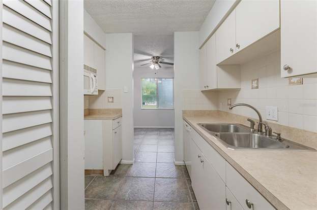 Building Photo - 5503 Pokeweed Ct
