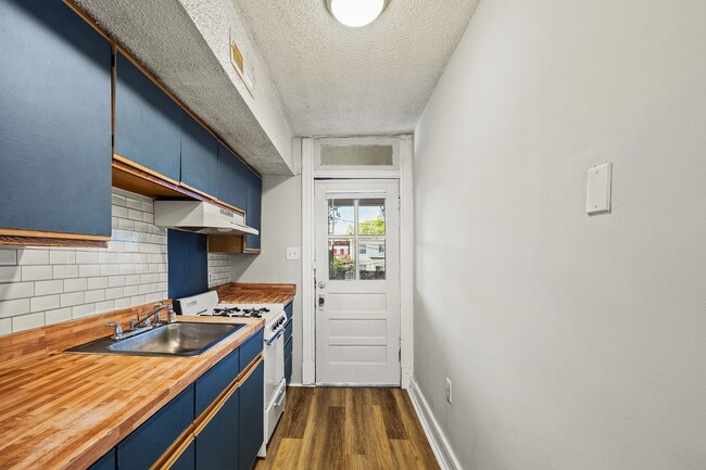 Building Photo - 2605 Parkwood Ave